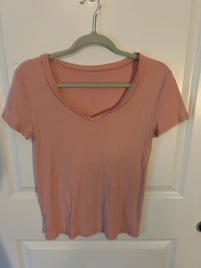 Anne Taylor Short Sleeve V-Neck Tee in Dusty Rose
